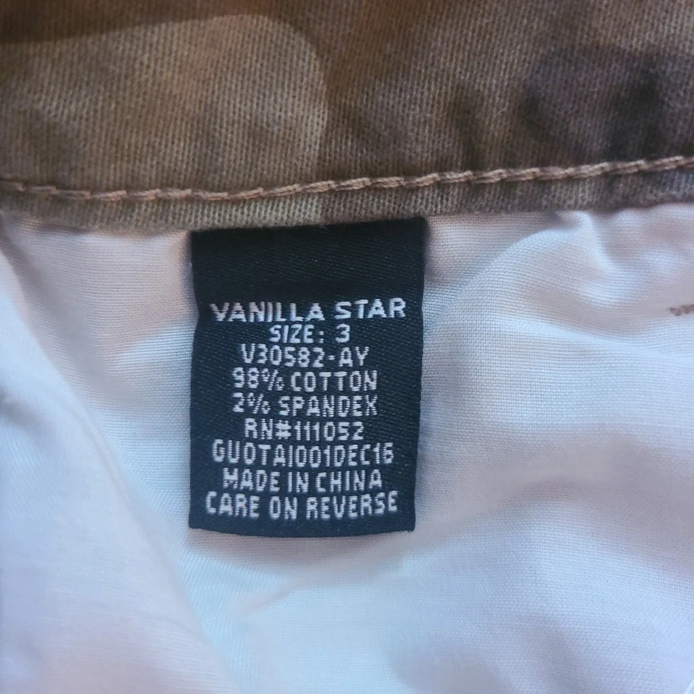 Camo High Rise Shorts - Picture 4 of 4